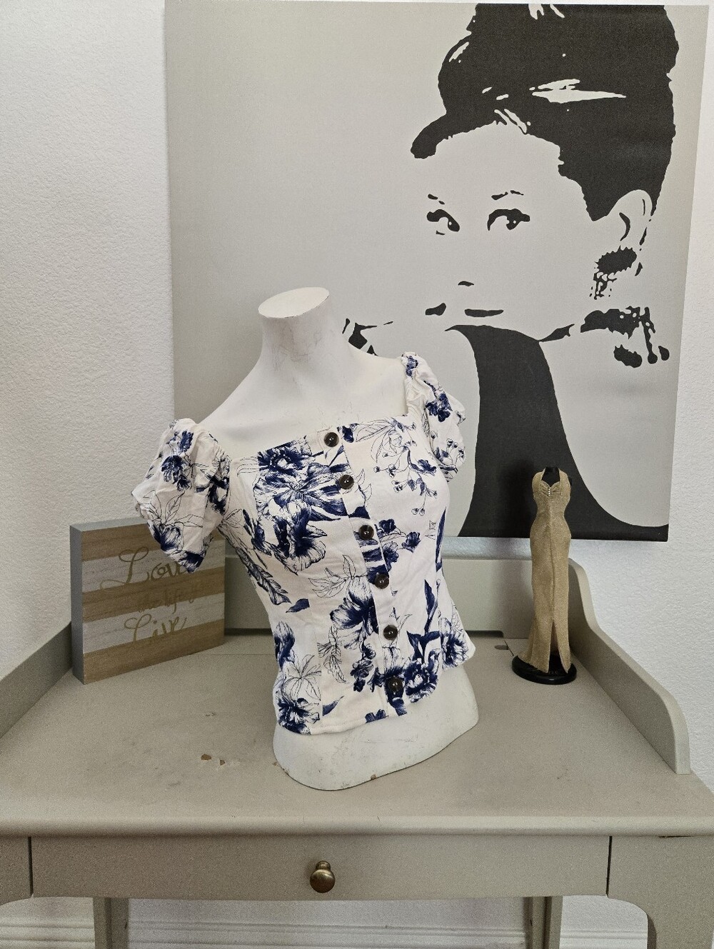 NWT Womens Blashe Blue Floral Button-Front Puff Sleeve Top Size Medium
